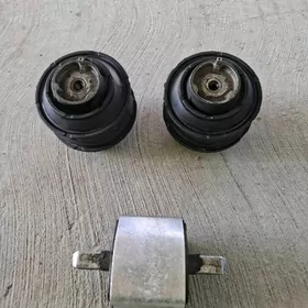 mersedes w210 mator podushka