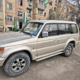 Mitsubishi Pajero 1993