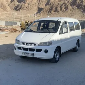 Hyundai H-1 2001