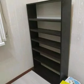 стеллаж для книг и сувениров