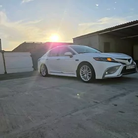 Toyota Camry 2021