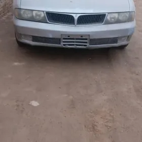 Mitsubishi Diamante 1996