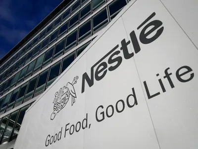 Çaga iýmiti bilen bagly dawa Nestle-niň paýnamalaryny 8 ýylyň içinde iň pes derejä düşürdi