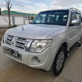 Mitsubishi Pajero 2014