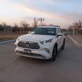 Toyota Highlander 2021