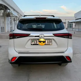 Toyota Highlander 2021