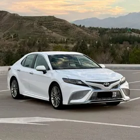Toyota Camry 2021