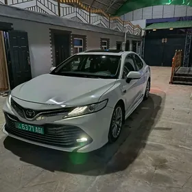 Toyota Camry 2019