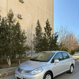 Nissan Tiida 2011