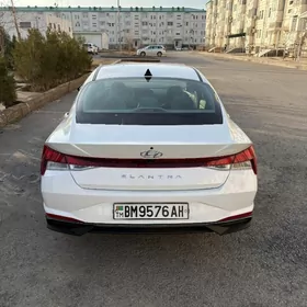 Hyundai Elantra 2022