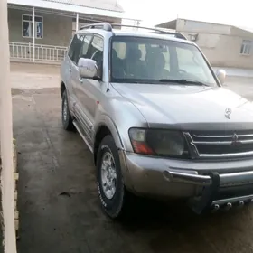 Mitsubishi Pajero 2002