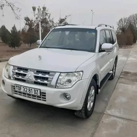 Mitsubishi Pajero 2013