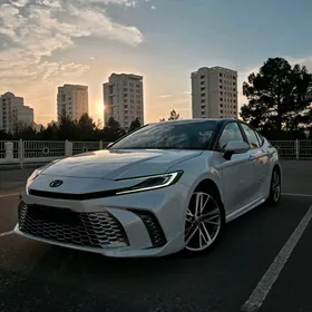 Toyota Camry Hybrid 2025