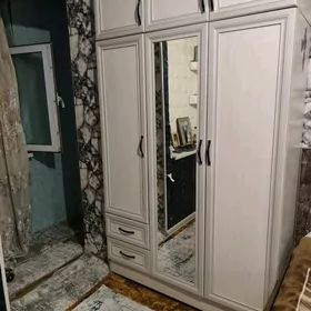 продам шифоньер и кровать