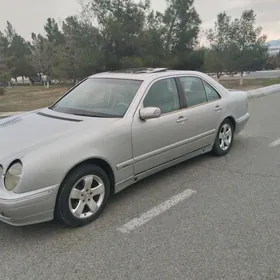 Mercedes-Benz E320 2001