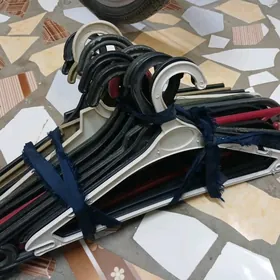 Вешалка пласмас