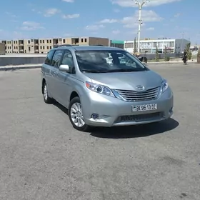 Toyota Sienna 2016