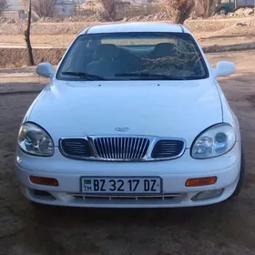 Daewoo Leganza 1998