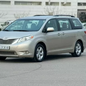 Toyota Sienna 2016