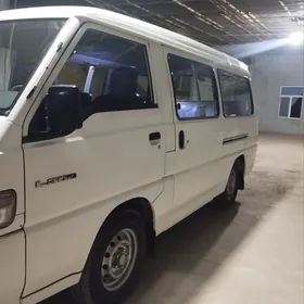 Mitsubishi L300 2009