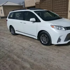 Toyota Sienna 2018