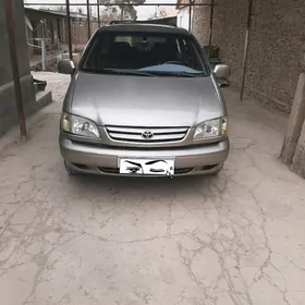 Toyota Sienna 1999