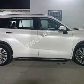 Toyota Highlander 2021