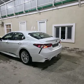 Toyota Camry 2021