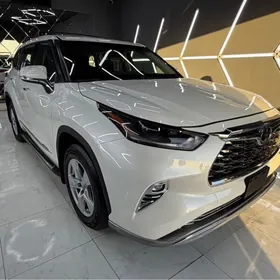 Toyota Highlander 2021