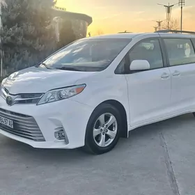 Toyota Sienna 2017