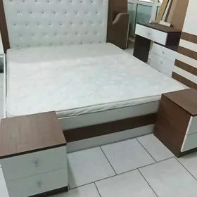 Spalny we aýna komod