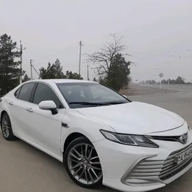 Toyota Camry 2021