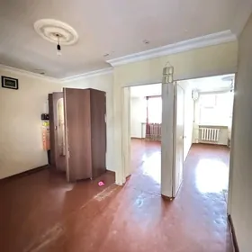 10Mkr 8 polklinkaň ýany 2kom