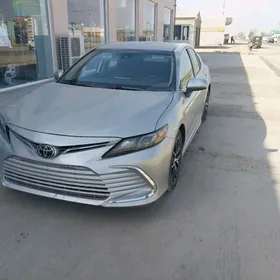 Toyota Camry 2021