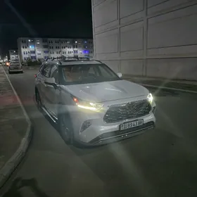 Toyota Highlander 2022