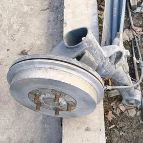 2013 Королла задний балка.