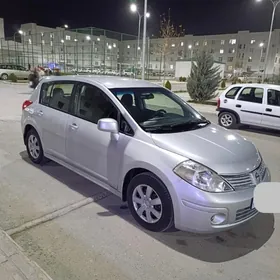 Nissan Versa 2011