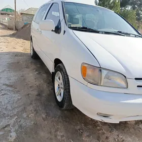 Toyota Sienna 2000