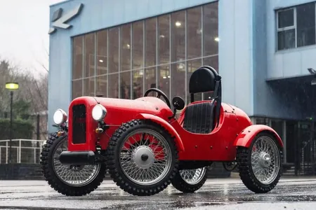 Chelsea Rivet: Traktor bilen rodsteriň garyndysy bolan täsin "mini-wnedorožnik"