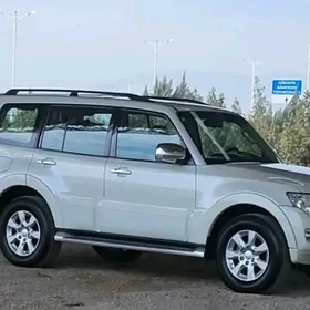 Mitsubishi Pajero 2020