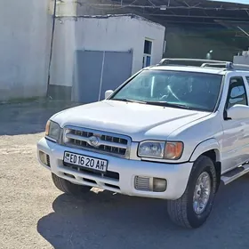 Nissan Pathfinder 2000