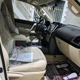 Toyota Land Cruiser Prado 2022