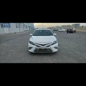Toyota Camry 2018