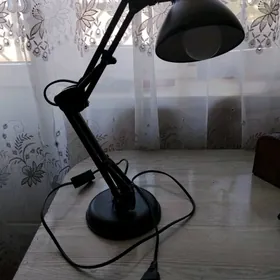 Настольная лампа