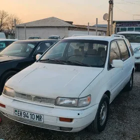 Mitsubishi Chariot 1994