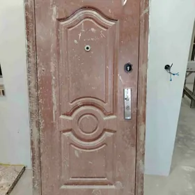 Продам двери наружные