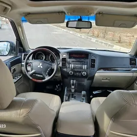 Mitsubishi Pajero 2014