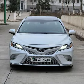 Toyota Camry 2018
