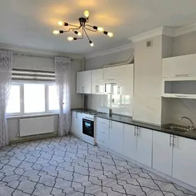 Аннау возле прокуратуры