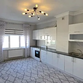 Аннау возле прокуратуры 4 ком